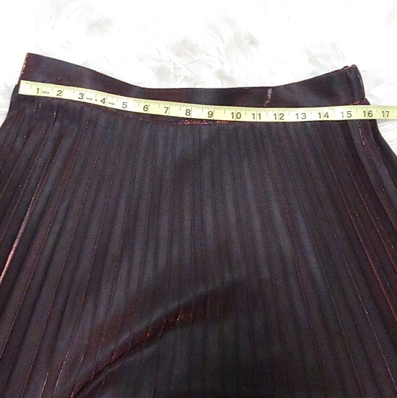 Lauren Conrad Metallic Accordion Pleat Skirt Size Large - Picture 4 of 8